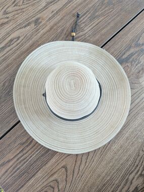 Sloggers Women's Beige Wide Brim Sun Hat Adjustable Chin Cord Size Medium 22.5in